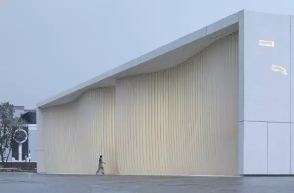 Rinascita del Centro Tselinny con l'arte contemporanea