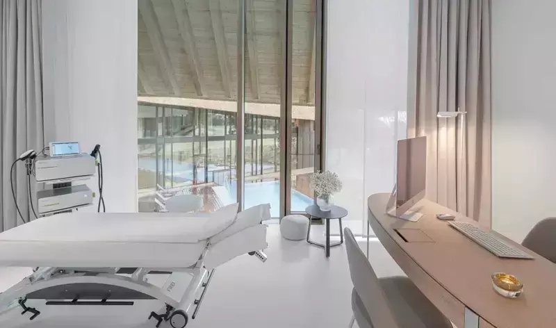 Your Guide to Longevity Clinics: A Realistic Look at the Business of Living Longer