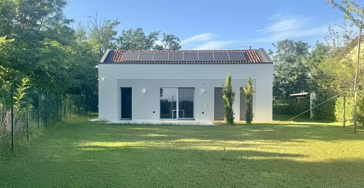 Hörmann LPU 42: L'Eleganza Funzionale per Residenze Moderne