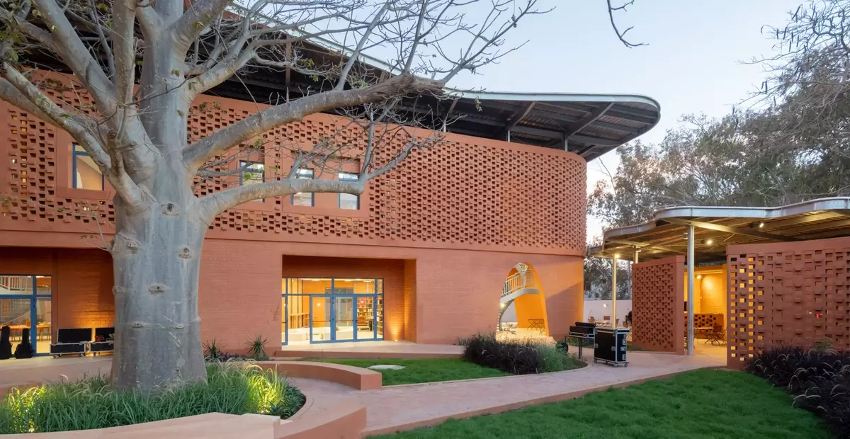 Il Goethe-Institut di Dakar: Un Nuovo Modello di Centro Culturale a Cura di Kéré Architecture