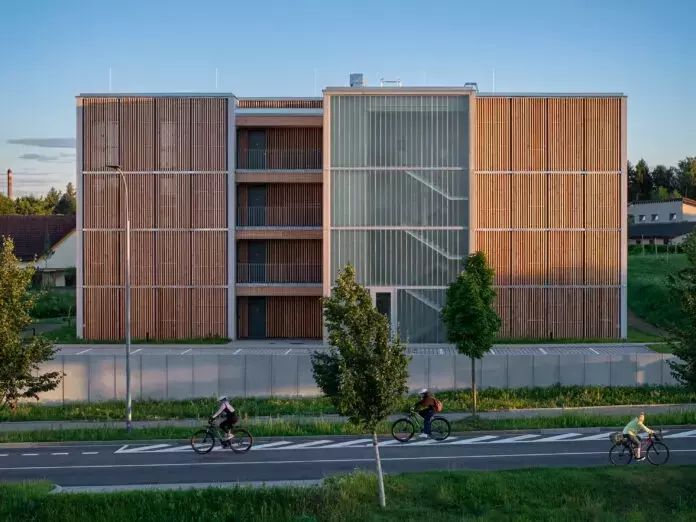 Žďár Wooden Housing: Abitazioni in Legno a Costo Contenuto