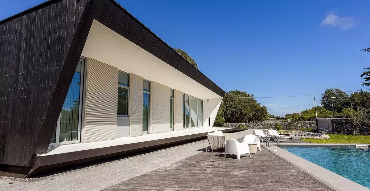 Eccellenza Architettonica a Valverde: L'Involucro Röfix Ridefinisce il Comfort Etneo