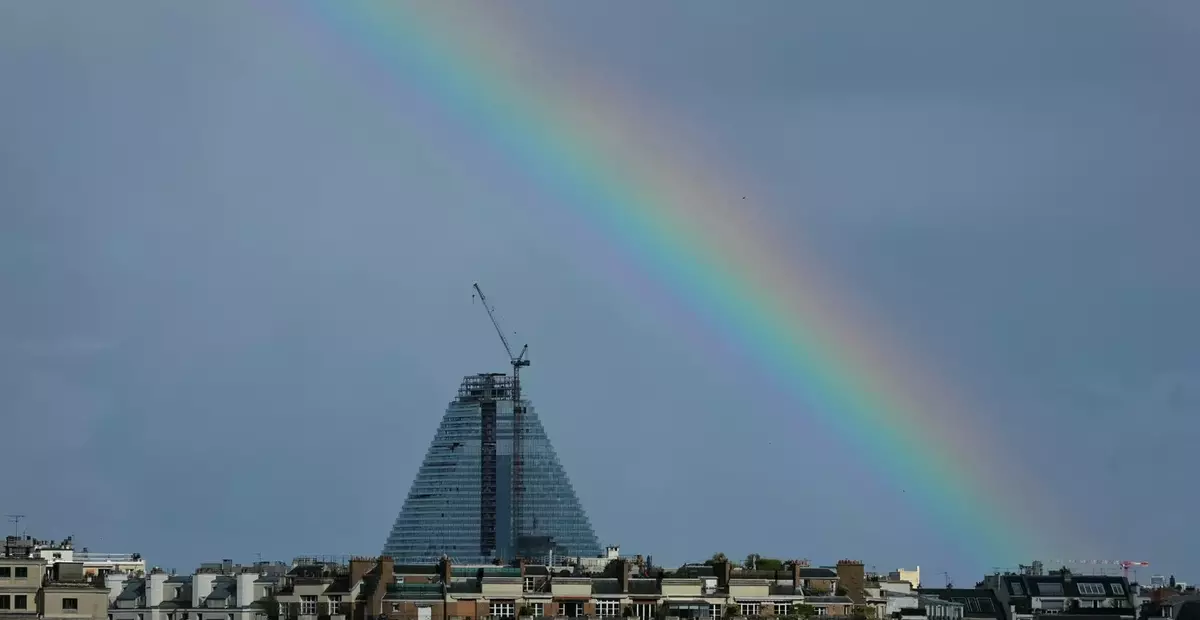 Tour Triangle: L'Icona Architettonica di Herzog & de Meuron Ridefinisce lo Skyline di Parigi