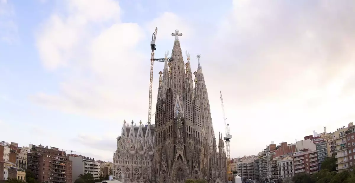 La Sagrada Família Raggiunge Nuove Altezze ma il Suo Compleanno È Ancor Lontano