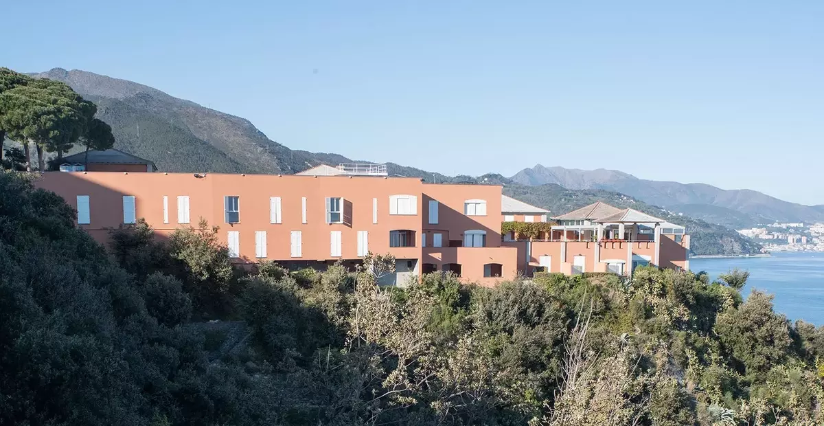 Il Fascino Moderno della Pineta di Arenzano: Un Weekend all'Insegna dell'Architettura