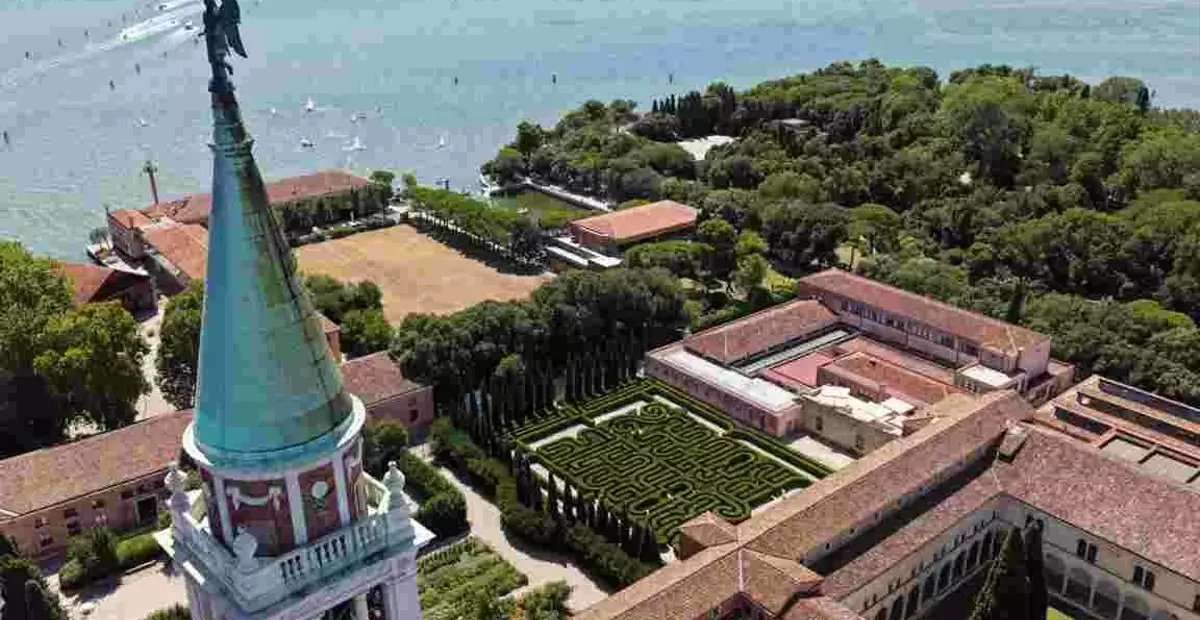 Labirinti Italiani: Un Viaggio Tra Arte e Natura
