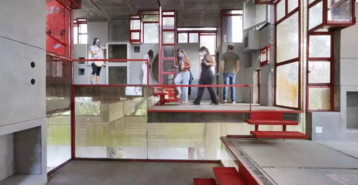 La Visionaria Casa Albero di Fregene: Un'Architettura che Cresce e si Evolve