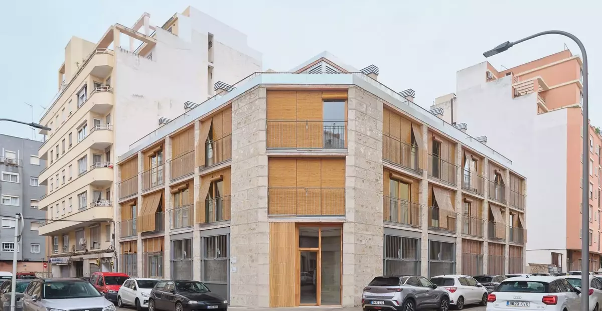 Habitatges Socials 2104: Un Approccio Innovativo al Riuso in Architettura