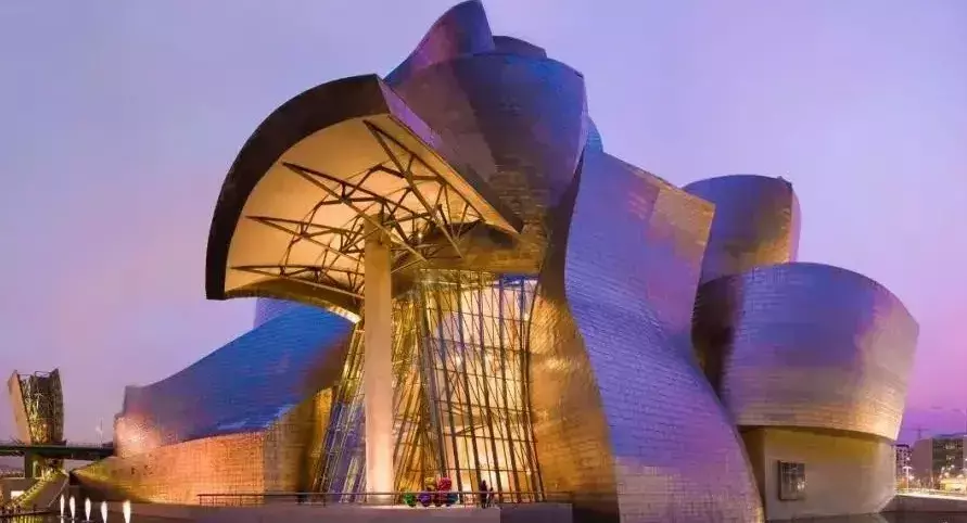 Il Guggenheim di Bilbao: quando l'architettura cambia il destino di una città