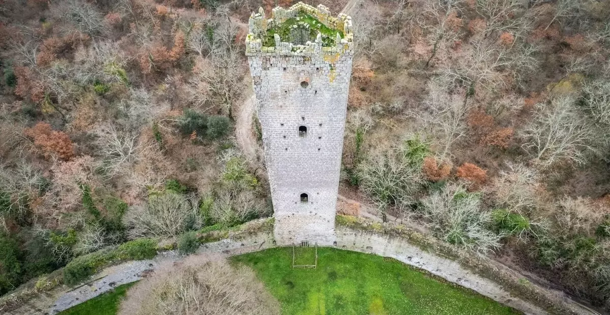La Torre di Chia: Il Rifugio di Pasolini e la Disputa sulla Proprietà