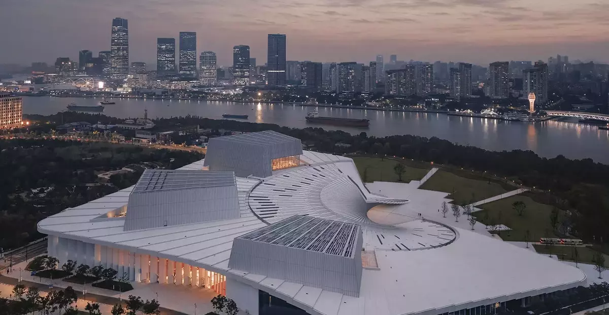 Il Nuovo Teatro dell'Opera di Shanghai: Un Capolavoro Architettonico di Snøhetta