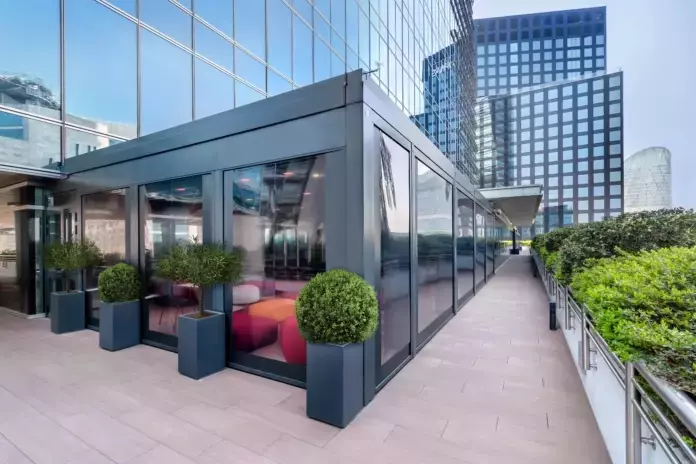 Innovazione e Comfort: Gli Spazi Esterni di Intesa Sanpaolo a Milano