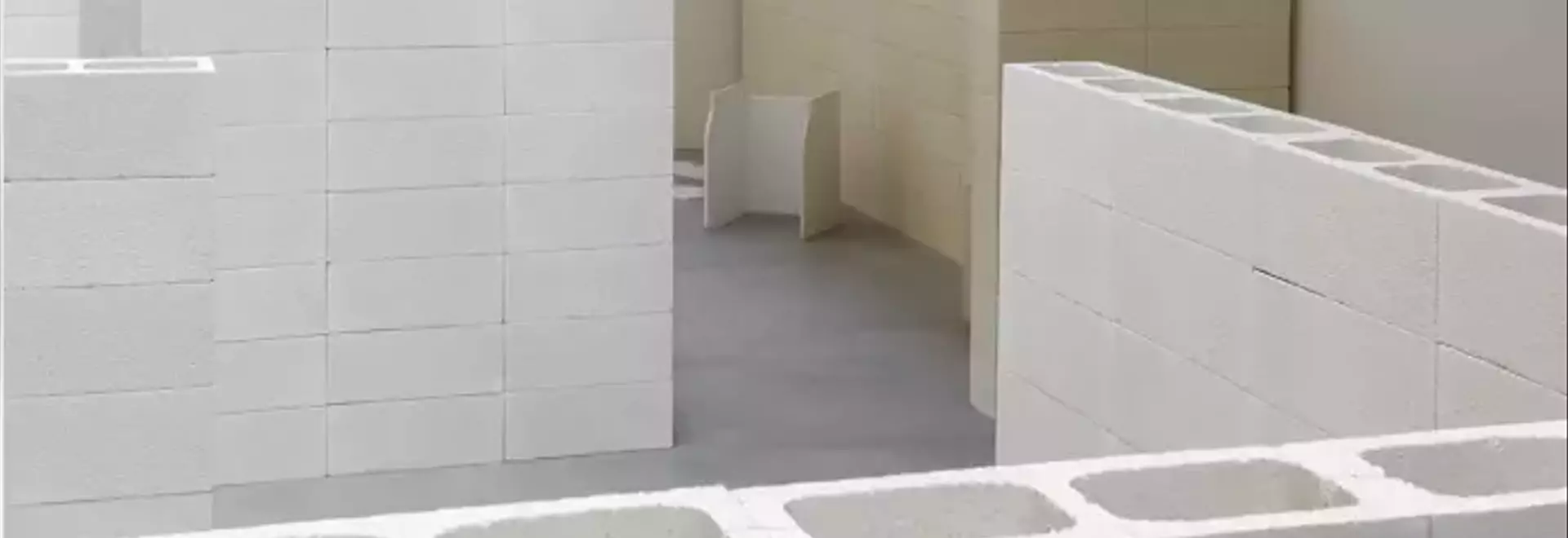 L'Esposizione "Supponiamo un Amore": Fusione di Arte e Innovazione Architettonica