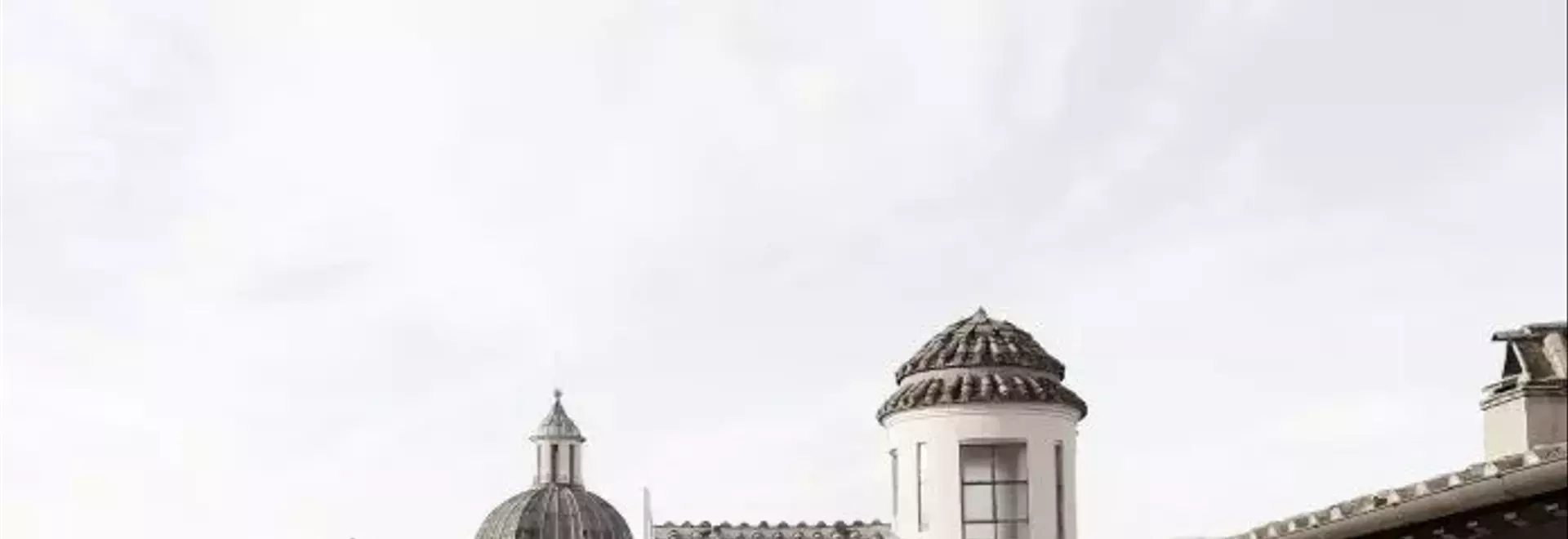 Il Recupero e la Rinascita dell'Hotel NOMOS: Un Viaggio tra Design, Materia e Protezione Tecnologica