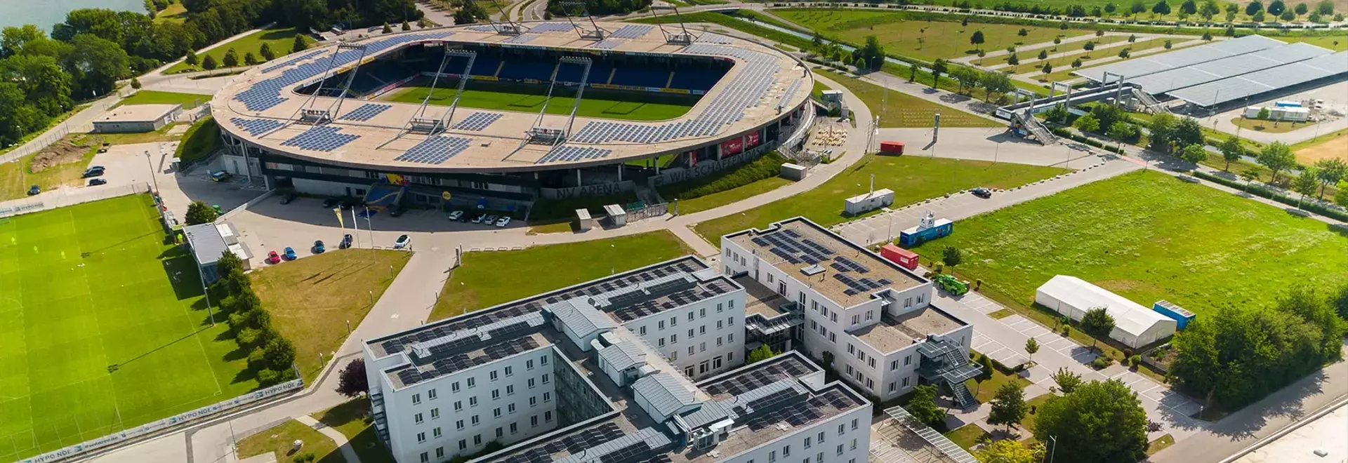 Soluzioni FAKRO VMZ per la Scuola Sportiva di Sankt Pölten: Comfort e Risparmio Energetico