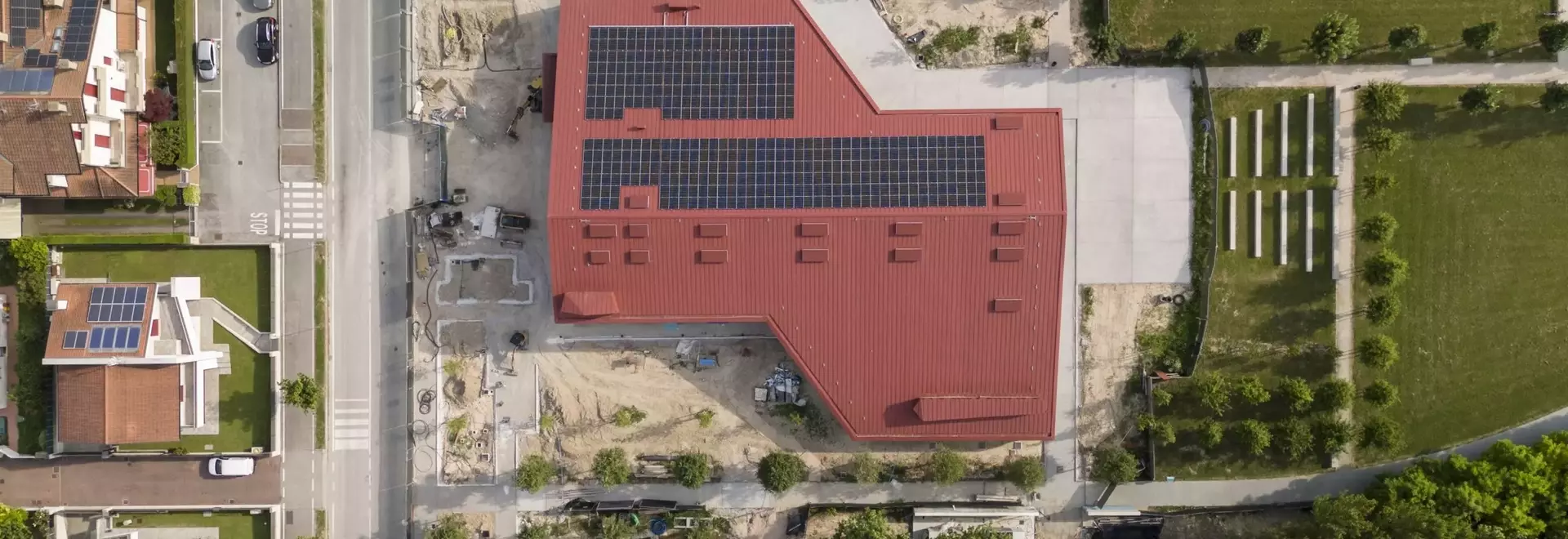 Il Nuovo Teatro di Albignasego: Armonia tra Architettura Sostenibile e Paesaggio Venet