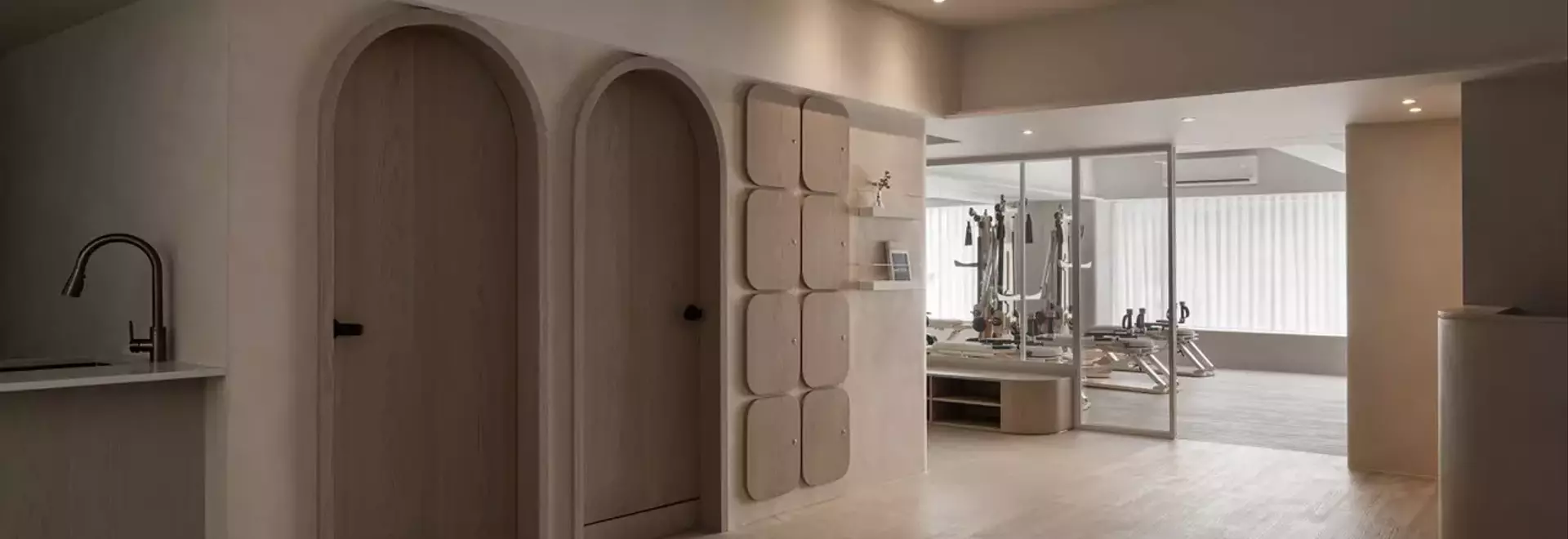 Novacolor: Design Minimalista e Materiali Sensoriali in Evoluzione