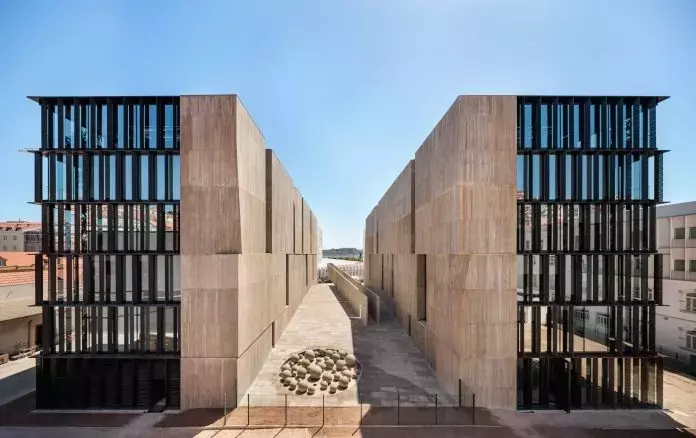 Sede EDP, ELEMENTAL, Lisbona, Portogallo: L'Architettura Scultorea che Ridefinisce lo Spazio Urbano