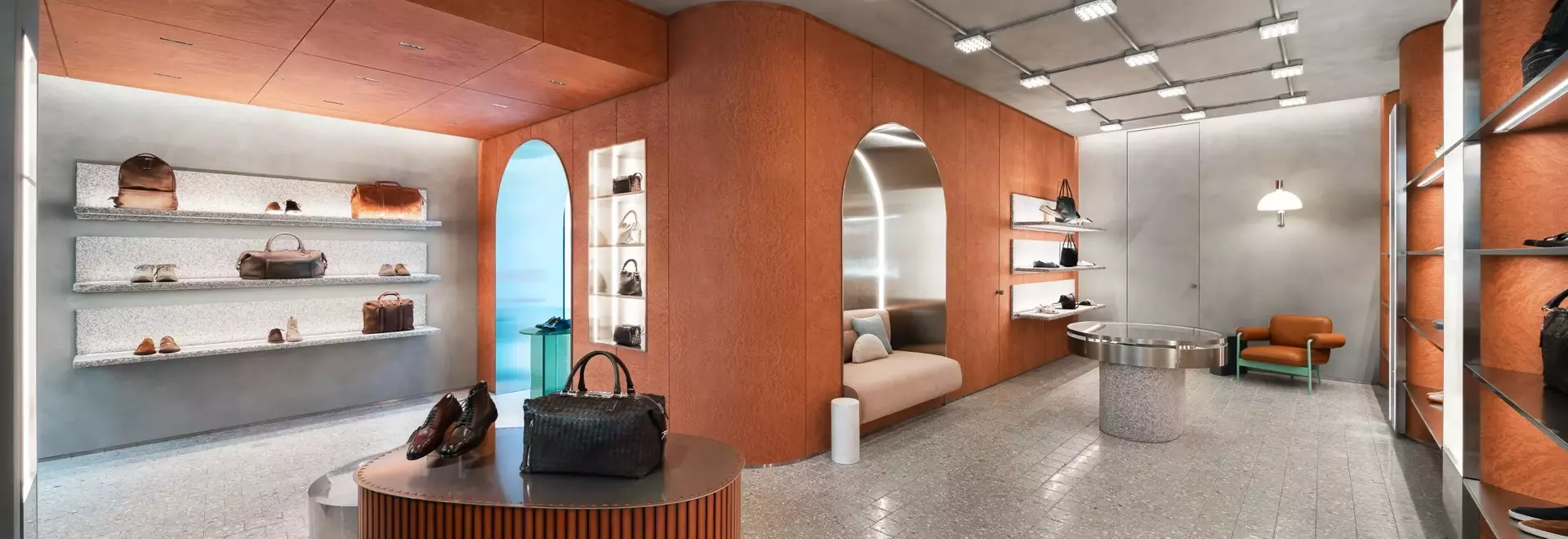 Le nuove finiture di La Calce del Brenta adornano il flagship store milanese