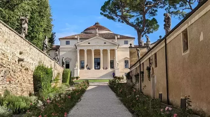 La Dimora Reale di Stupinigi: Un Gioiello Architettonico Sabaudo