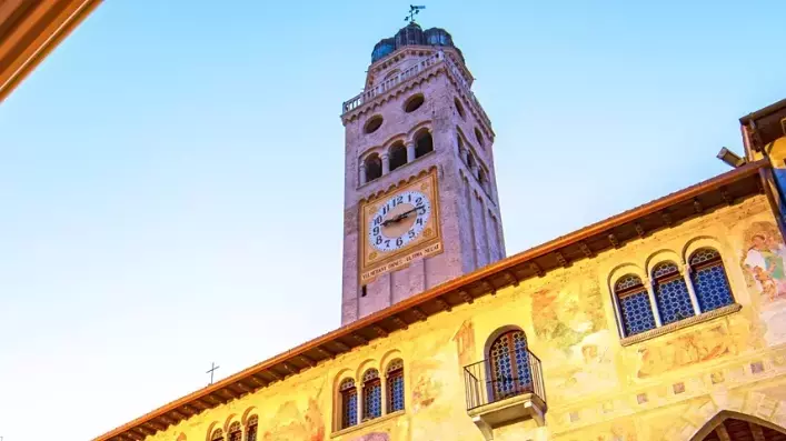 La Basilica di San Salvatore: Un Gioiello Architettonico Tra Classicismo e Oriente