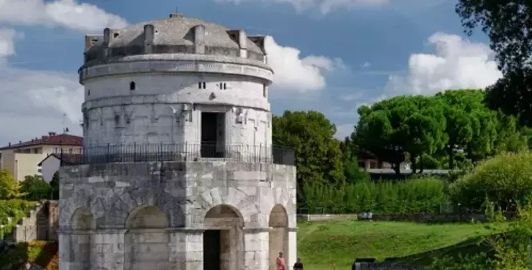 La Bellezza Eterna dei Mosaici di Ravenna