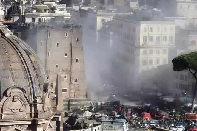 Crollo tragico alla Torre dei Conti: riflessioni necessarie e cautela nelle decisioni