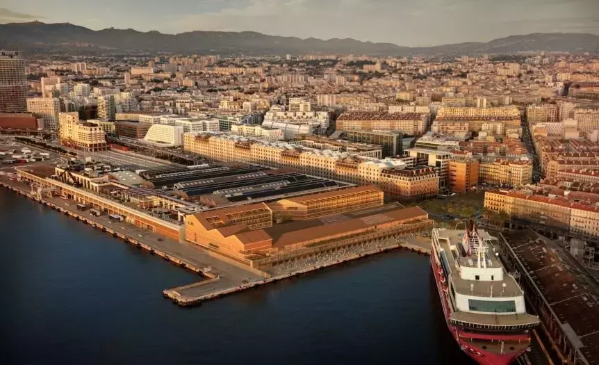 Marsiglia: Il Nuovo Faro del Porto, un Ponte tra Storia e Futuro