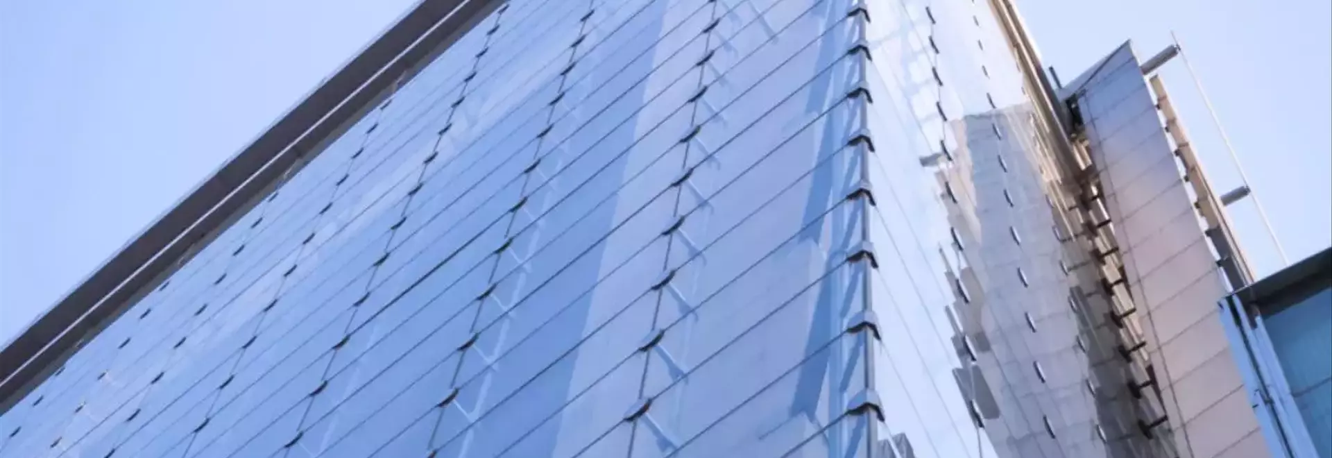 Innovazione Architettonica: L'Evoluzione delle Facciate a Doppia Pelle nell'Edilizia Moderna