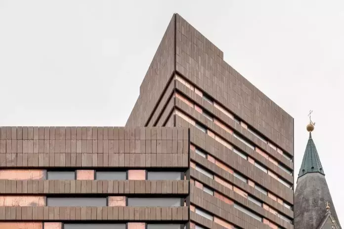 Contrappunto Badhaus: Un Capolavoro di Rinascita Urbana a Bressanone