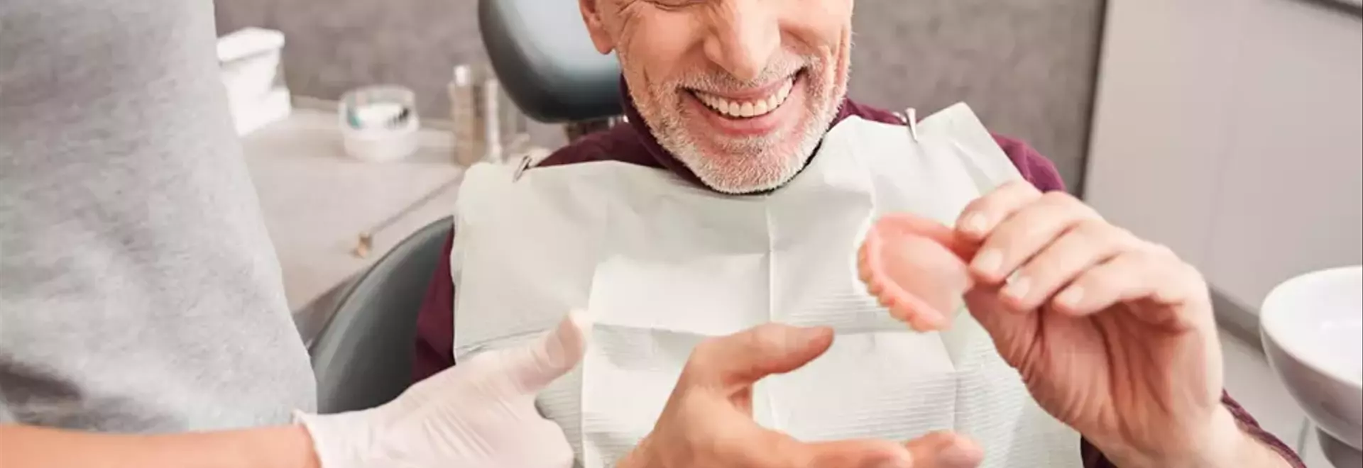 Your Fast Track to a Renewed Smile: Understanding the "One-Day Denture" Service