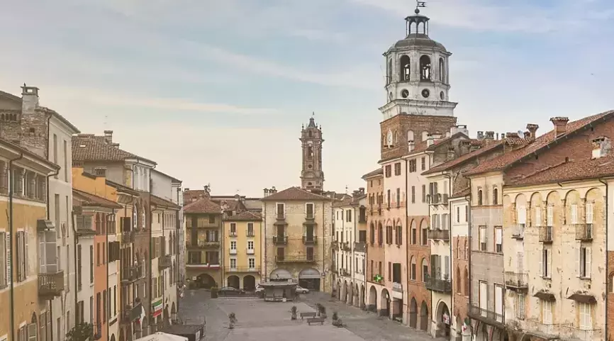 Esplorando l'Essenza Autentica di Napoli: Un Viaggio Tra Vicoli e Tradizioni