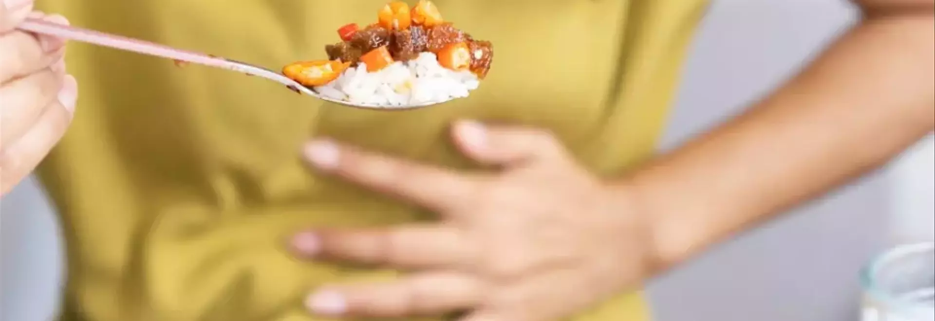 Gestire l'Acidità di Stomaco: Guida Completa all'Alimentazione e Stile di Vita