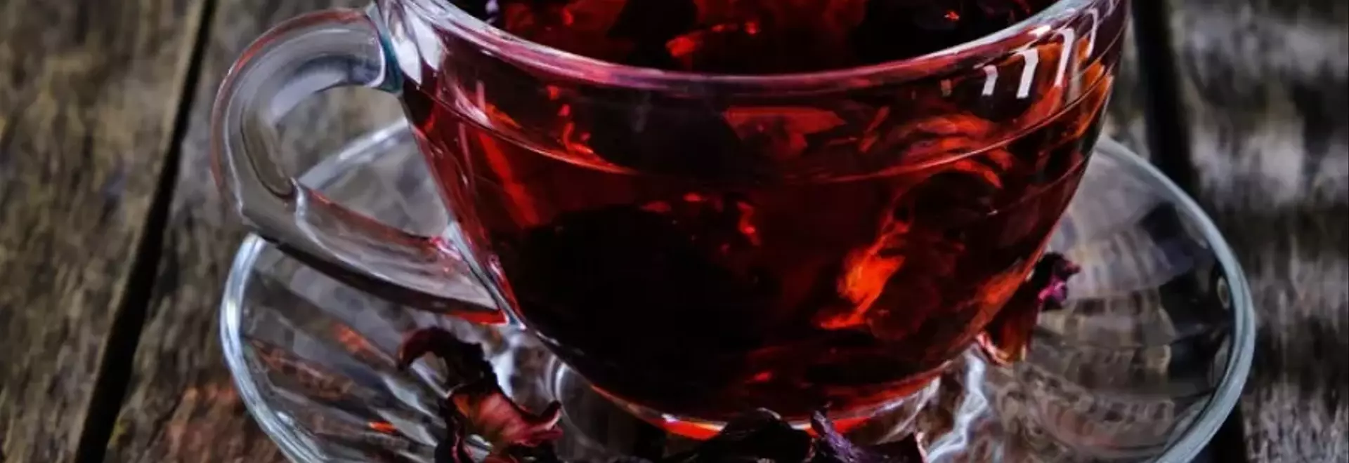 I Molteplici Benefici del Karkadè: Un Approfondimento Scientifico