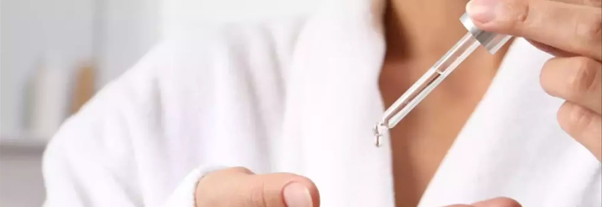 Retinolo in estate: Guida all'uso sicuro e benefici inattesi