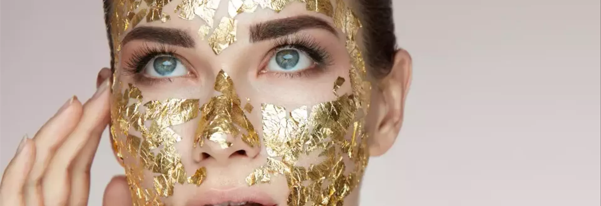 Maschere per il viso preziose: una bellezza scintillante con oro, argento e platino