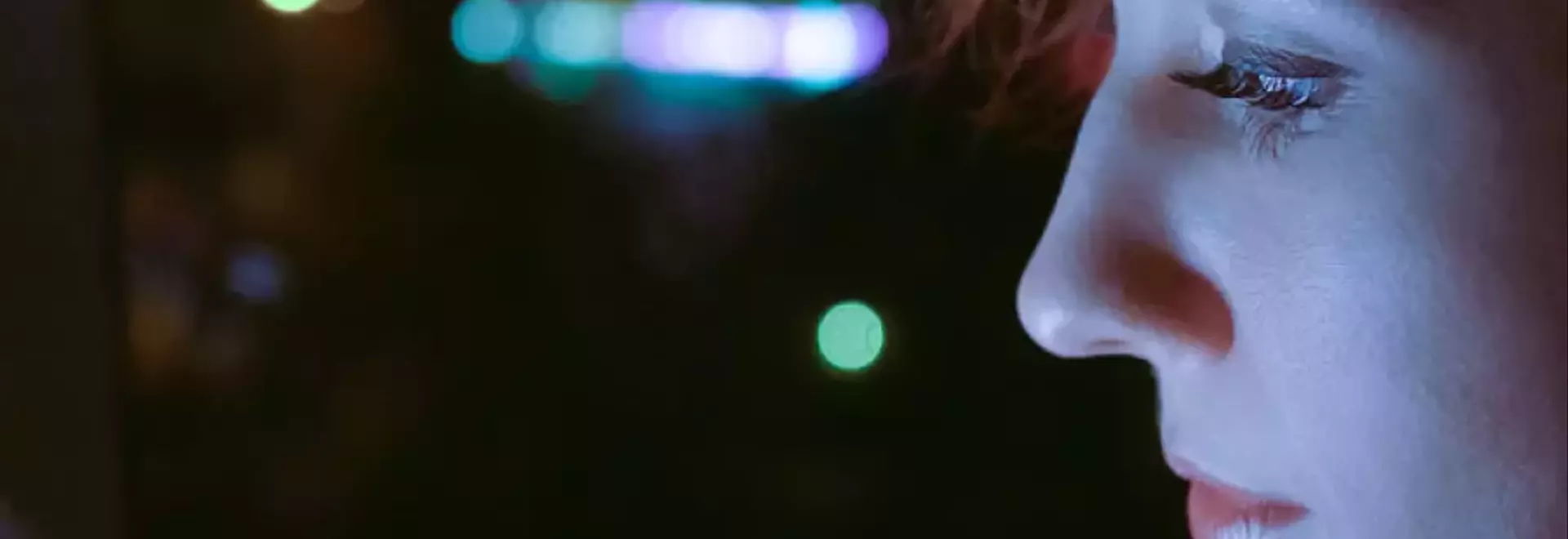 Come Proteggere la Pelle dall'Invecchiamento Causato dalla Luce Blu