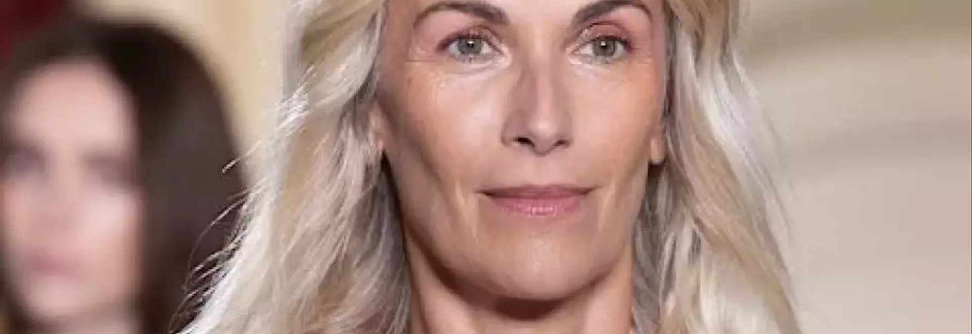 Tecniche Efficaci per un Viso Pieno e Tonico: Una Guida Completa