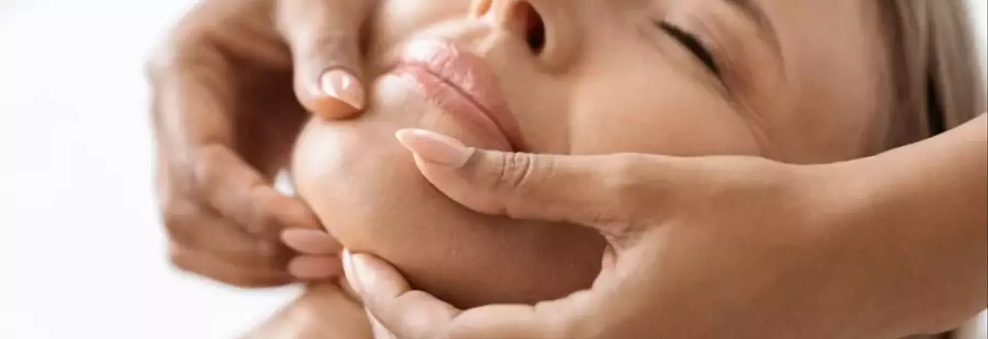 Biorivitalizzazione Viso: Guida Completa al Ringiovanimento Cutaneo