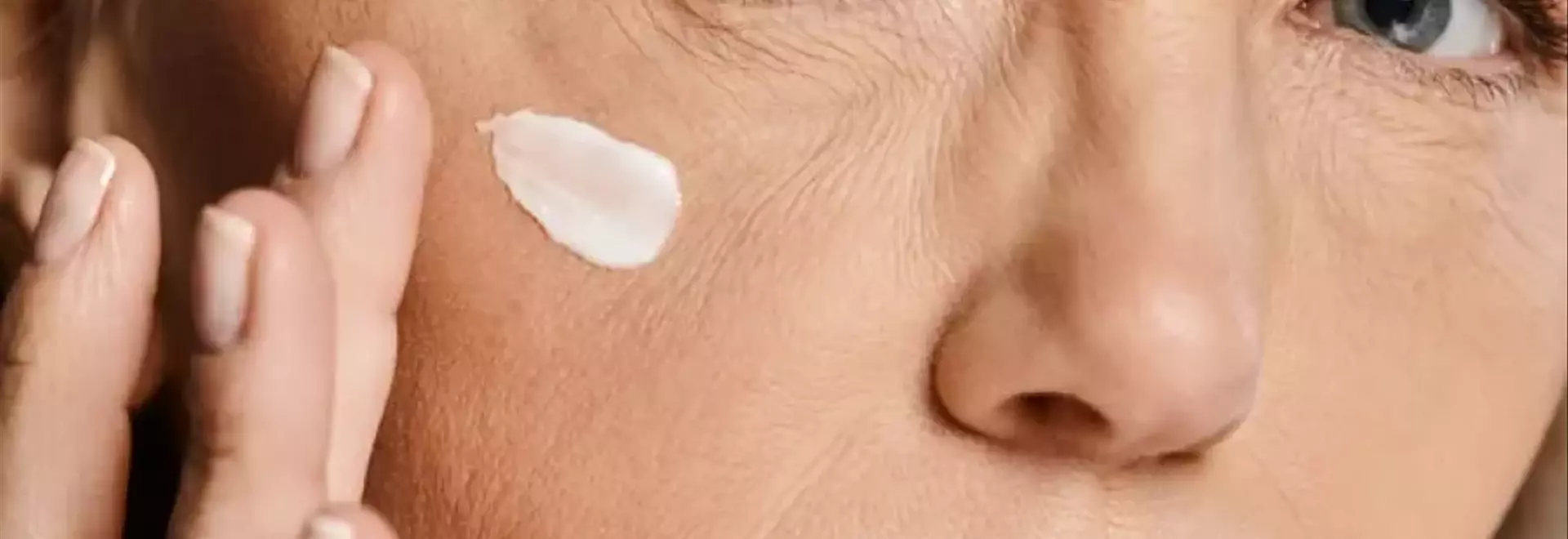 Gestire la Rosacea in Menopausa: Una Guida Completa per la Cura della Pelle