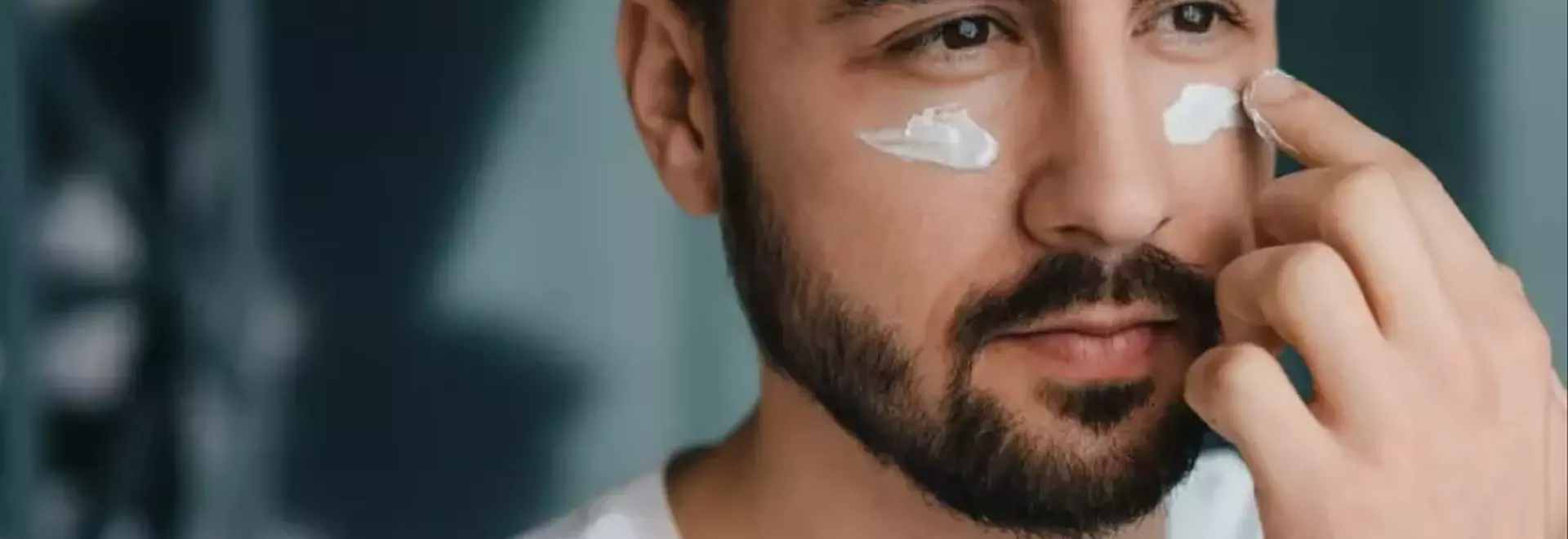 Soluzioni Efficaci per le Imperfezioni Contorno Occhi Maschile dopo i 40 Anni