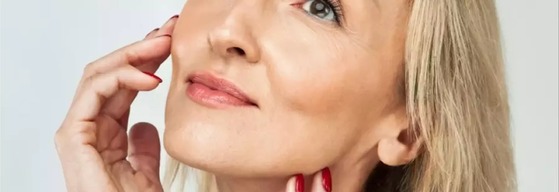 La Lotta contro la Lucentezza Eccessiva: Strategie per una Pelle Equilibrata