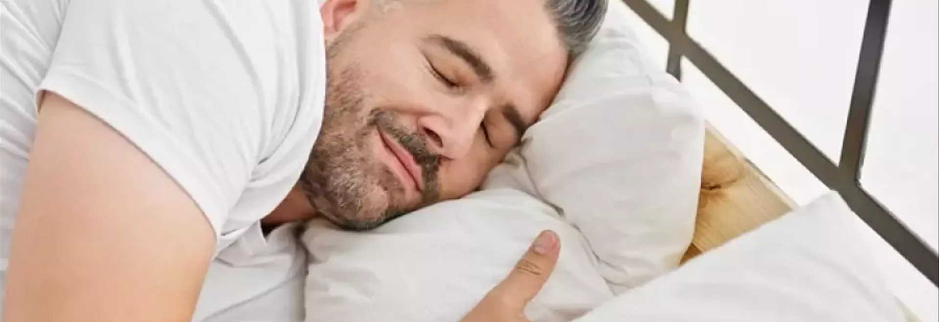 L'Importanza del Riposo Notturno per gli Over 50: Guida al Sonno Salutare