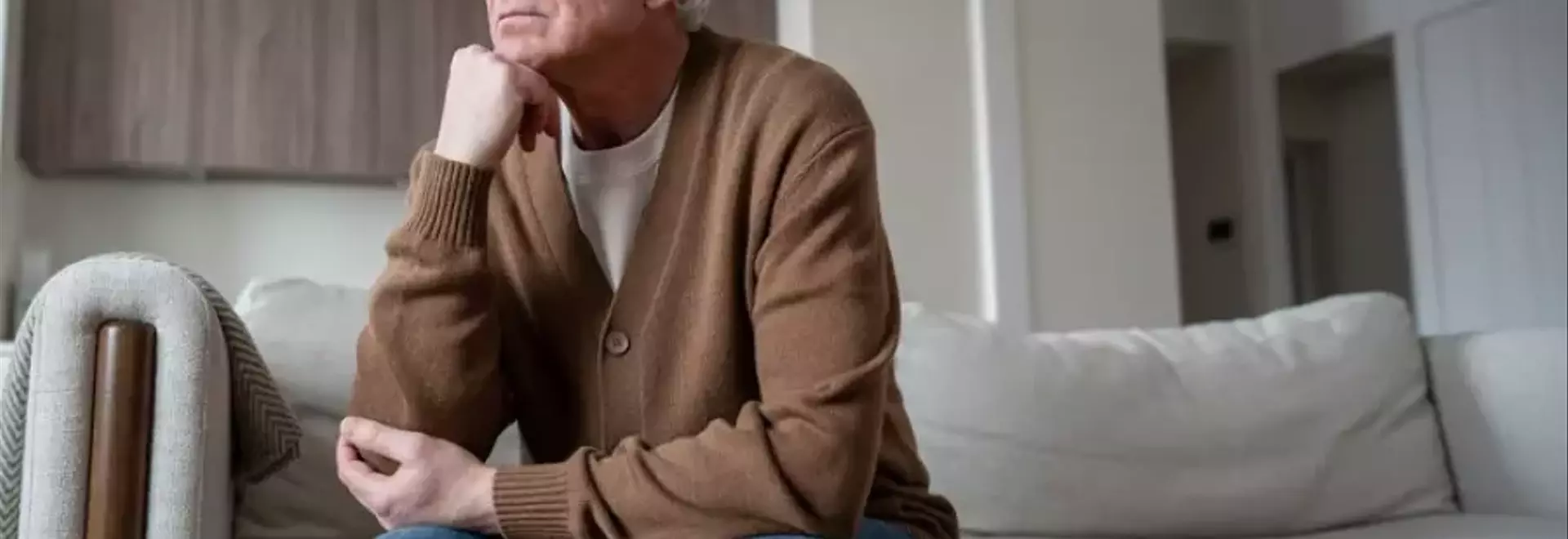 La Depressione Silenziosa negli Anziani: Riconoscere i Segnali Nascosti