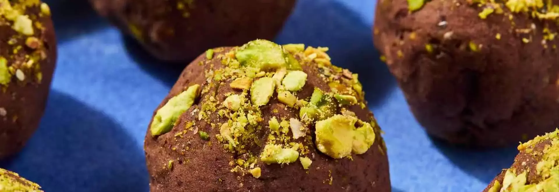 Delectable Chocolate-Pistachio Energy Bites: Your Healthy Treat Guide