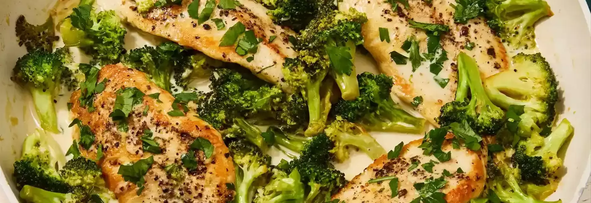 Quick & Healthy Creamy Garlic Chicken and Broccoli Skillet