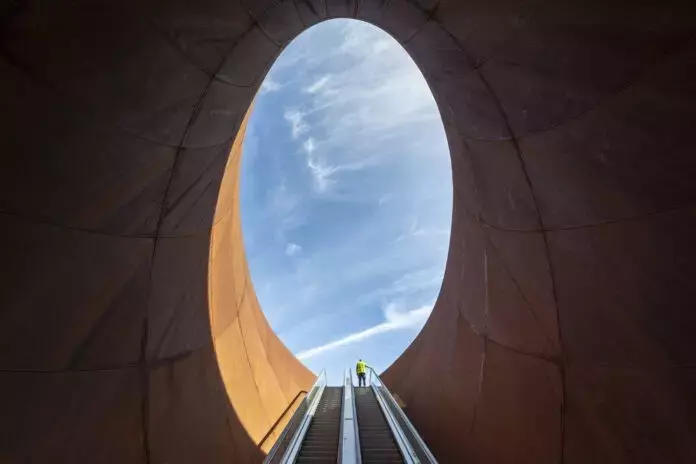 Stazione Monte Sant'Angelo: Un'Opera d'Arte Sotterranea a Napoli