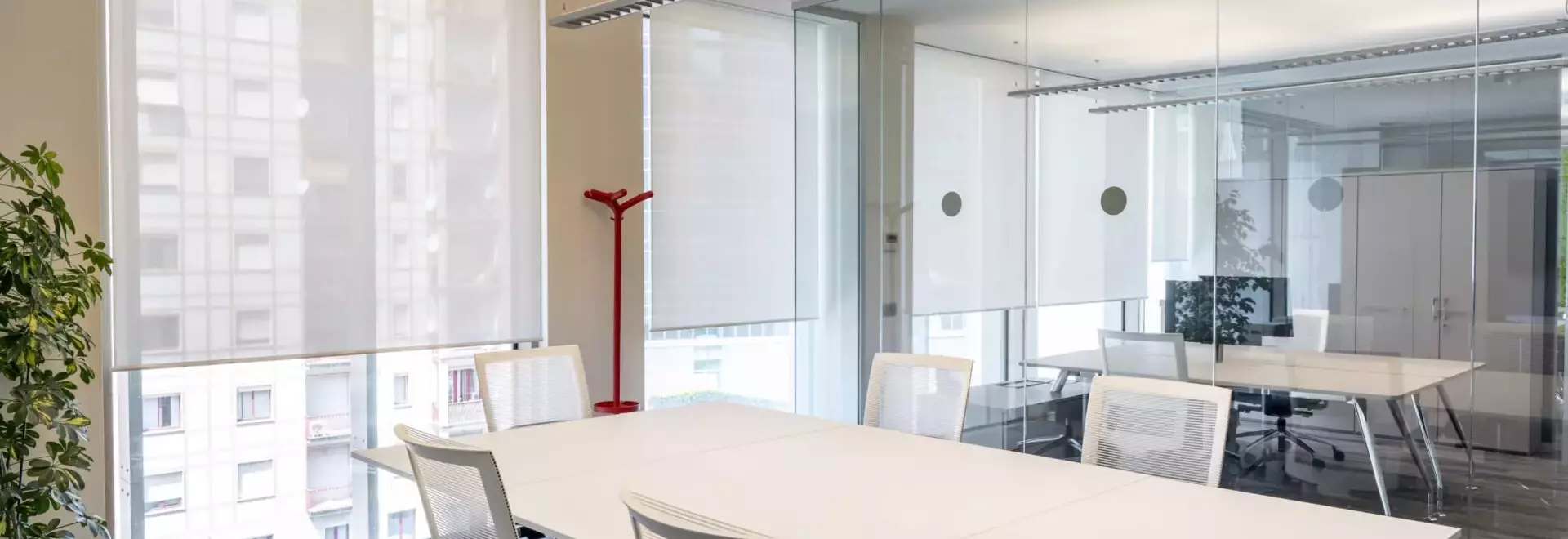 Innovazione e Funzionalità: Le Schermature Solari Resstende Rivoluzionano gli Uffici UniCredit