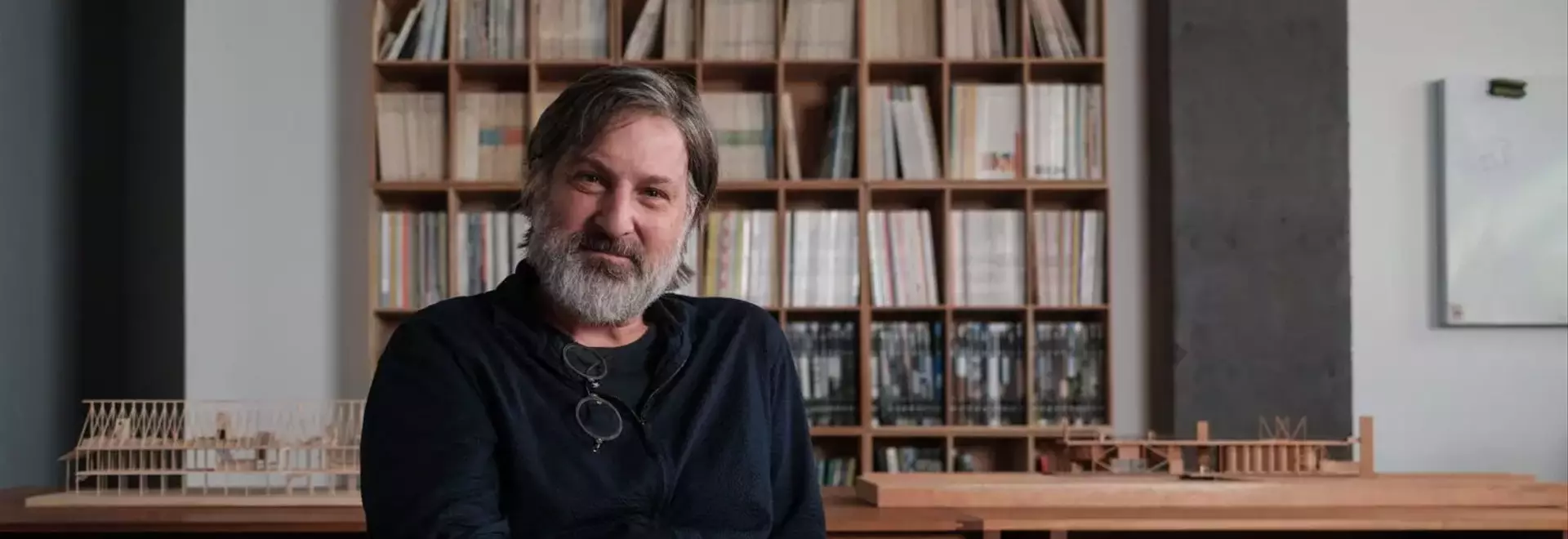 Smiljan Radić: L'architetto della Gentilezza vince il Pritzker Prize 2026