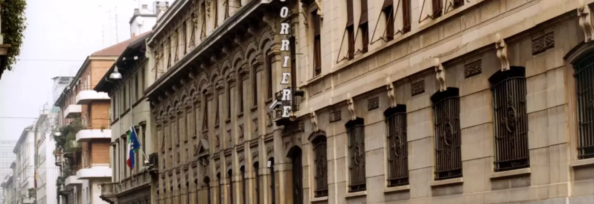 Il Palcoscenico del Corriere della Sera: Un Viaggio Architettonico nella Storia dell'Informazione Italiana